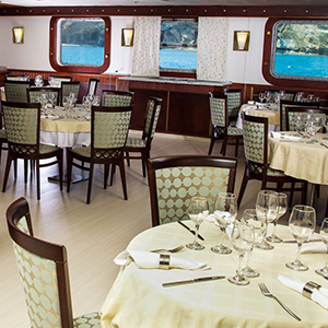 Avalon Isabela II river cruise ship's open dining room